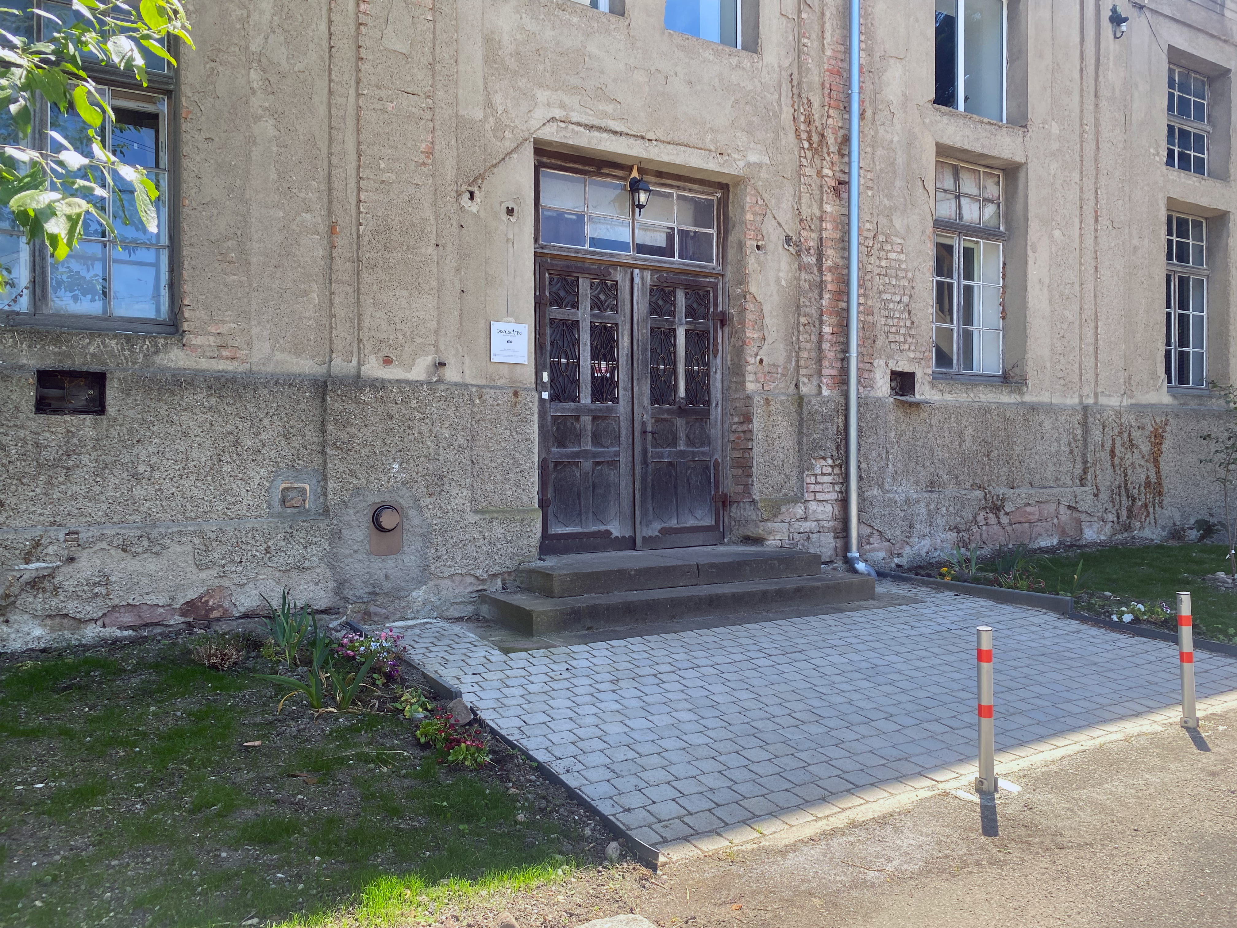 Entrée du Studio Deux-Quatre — 25 rue du Maréchal de Lattre de Tassigny, Guebwiller